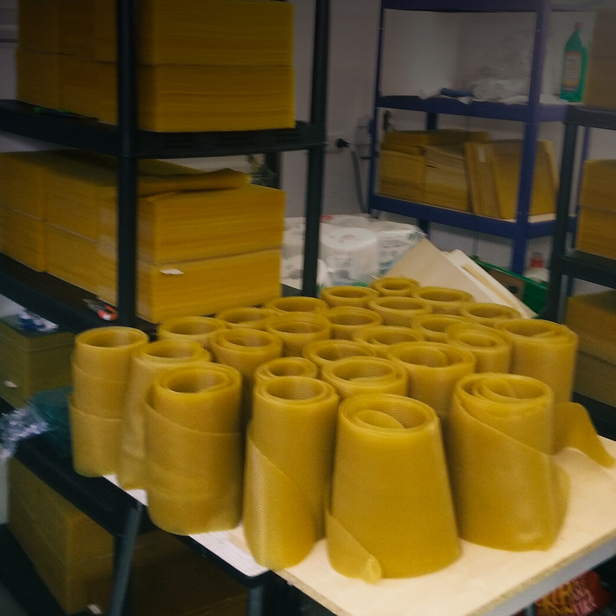 Výroba válcovaných voskových mezistěn