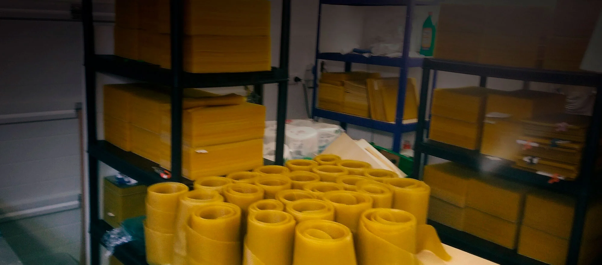 Výroba válcovaných voskových mezistěn